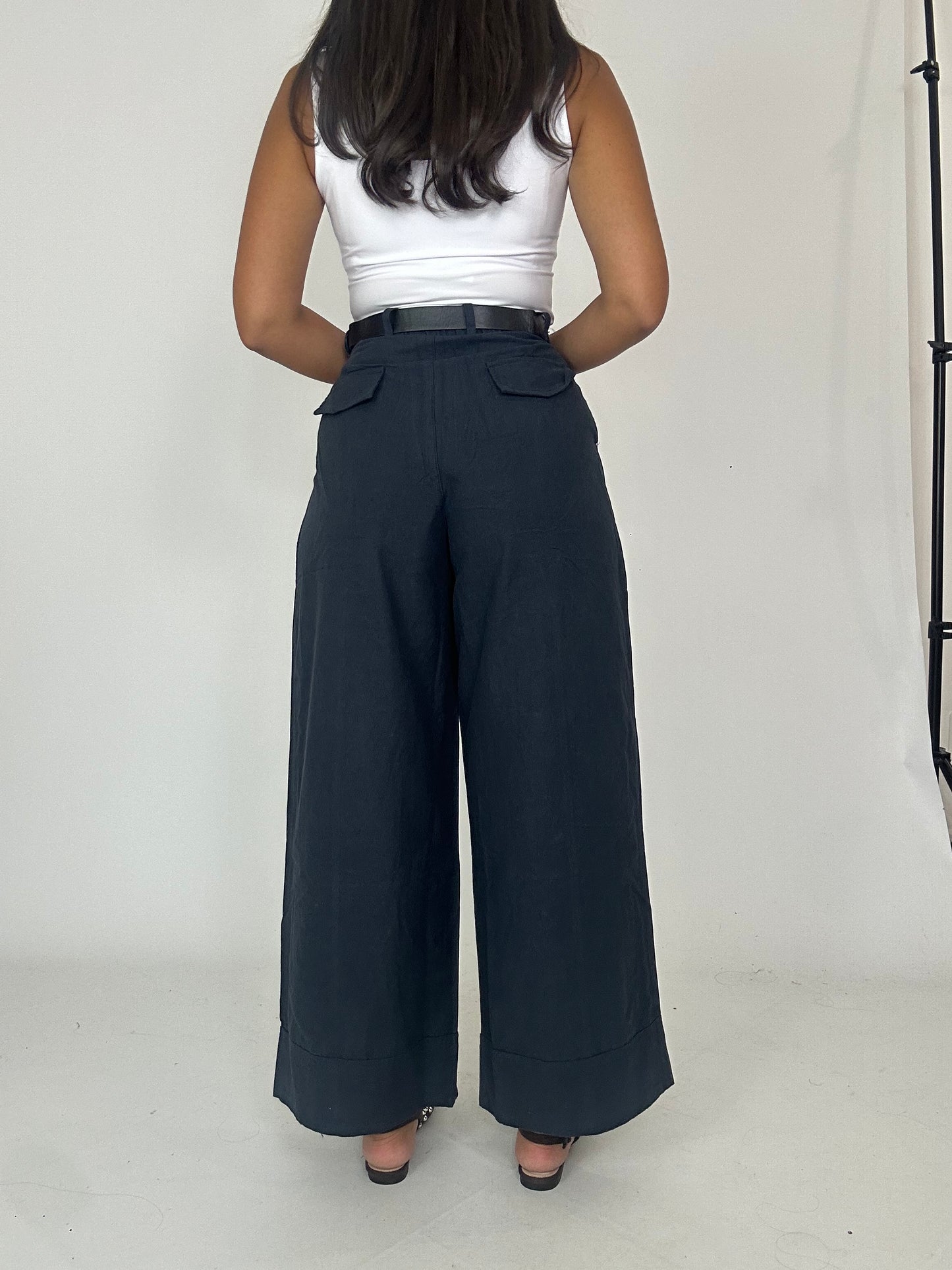 Pantalone blu con piega