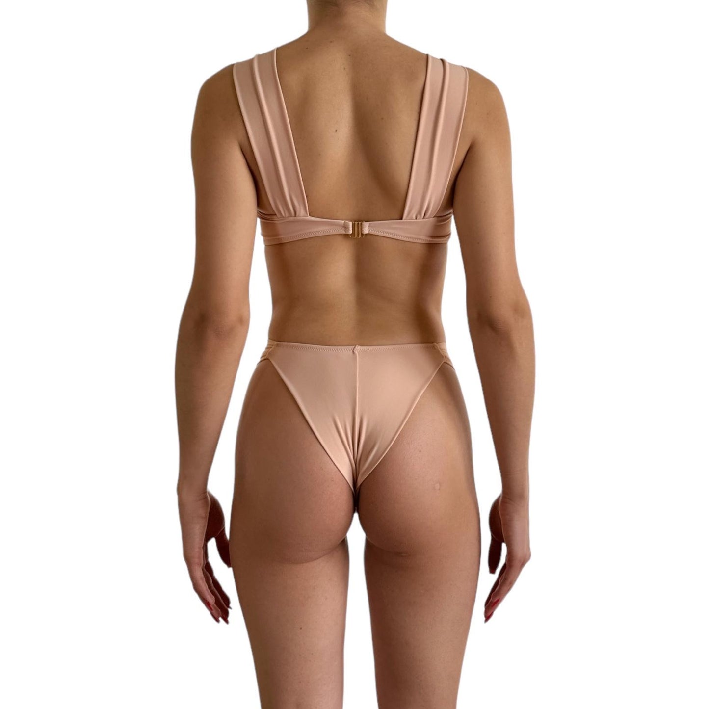 Bikini con rosa nude