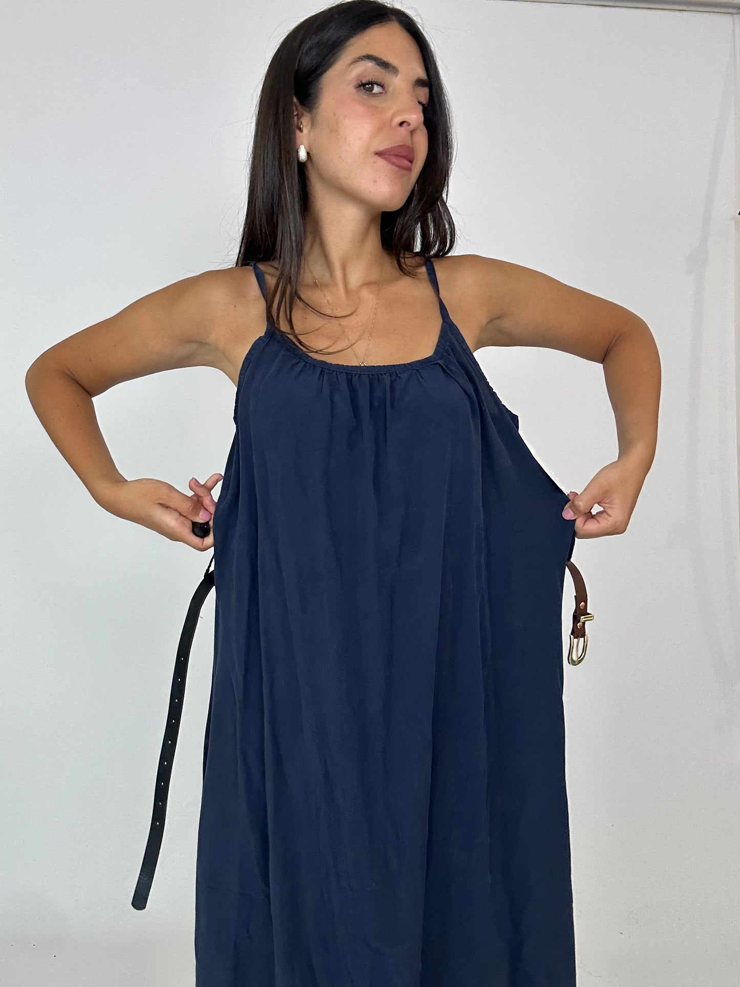 Abito morbido blu con cintura