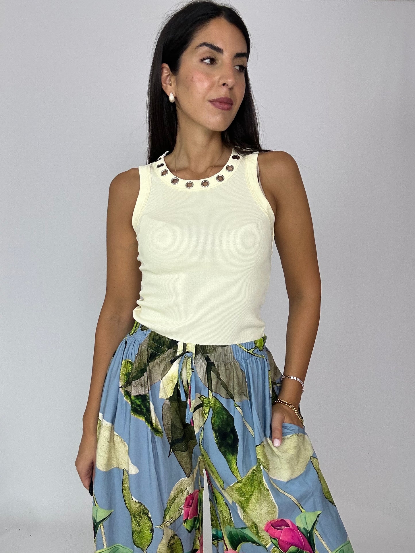 Pantalone ampio con fiori