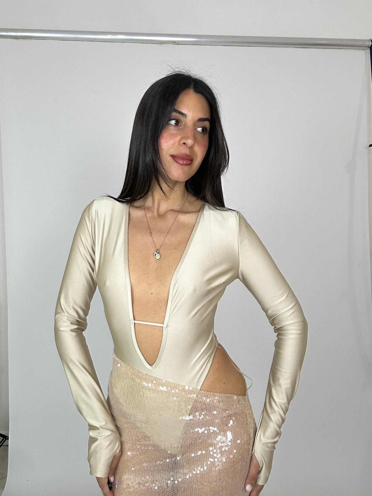 Abito body -gonna velata con paillettes