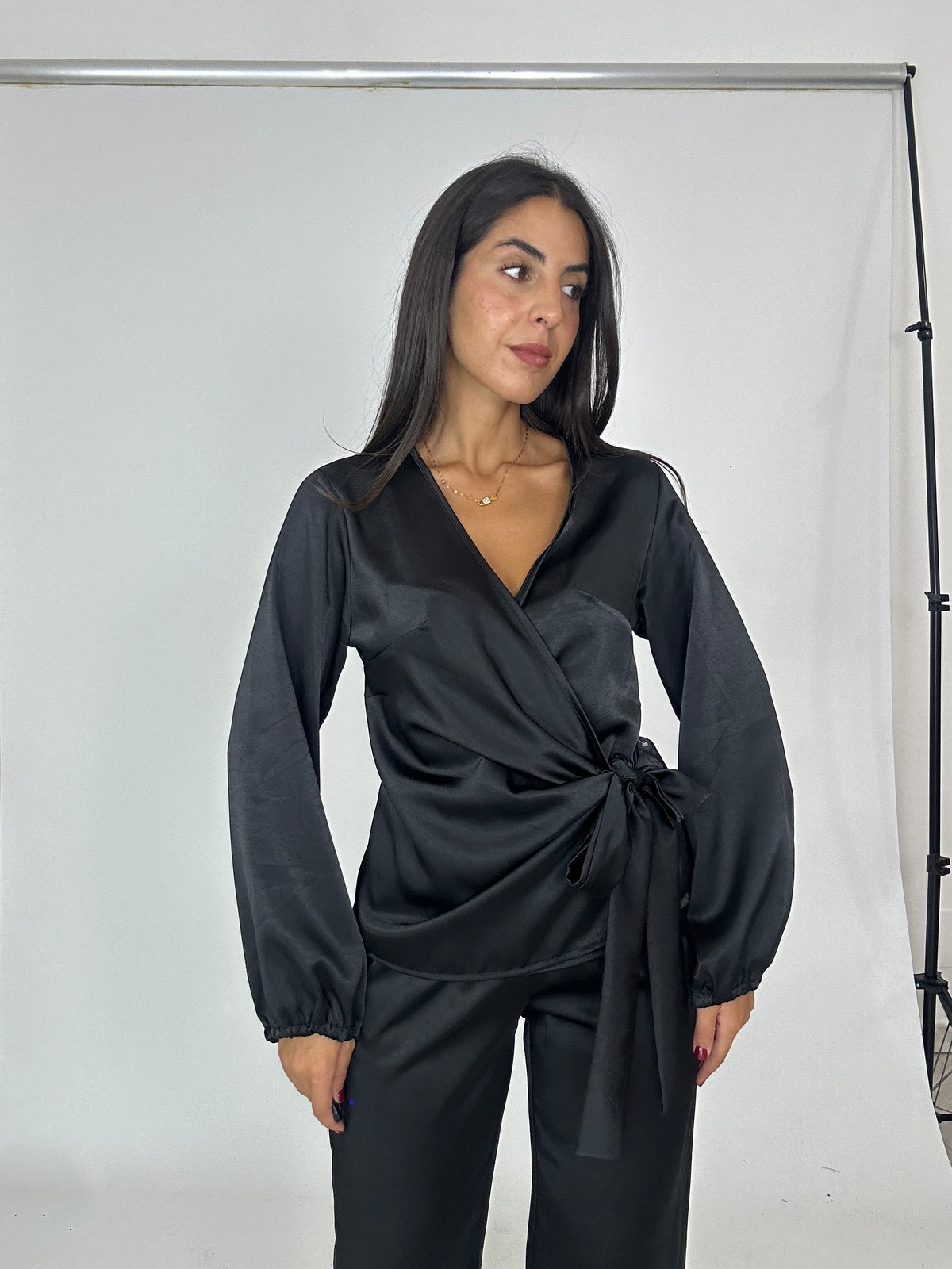 Completo in raso nero
