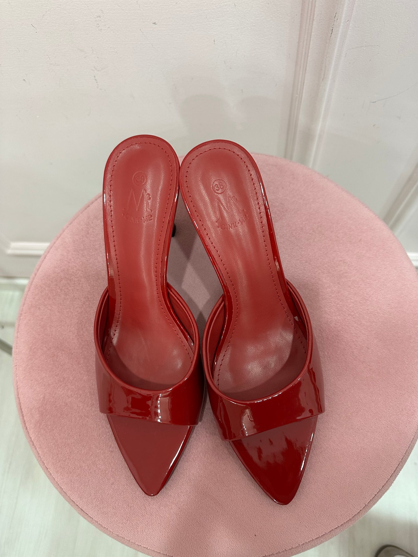 Mule con tacco in vernice - rosso