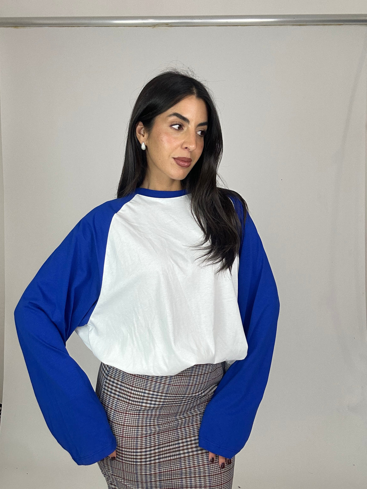 Maglia blu bianca lumina