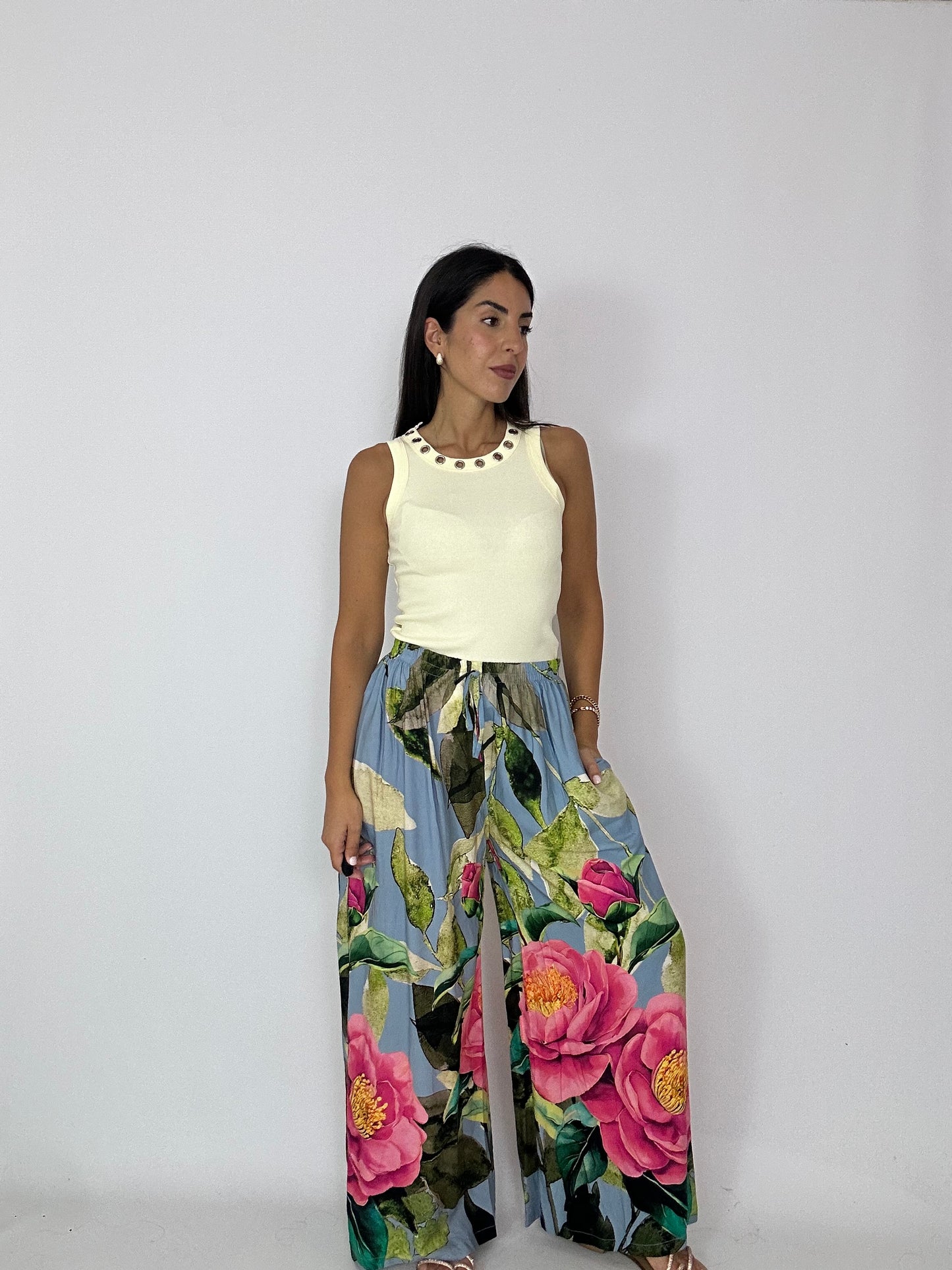 Pantalone ampio con fiori