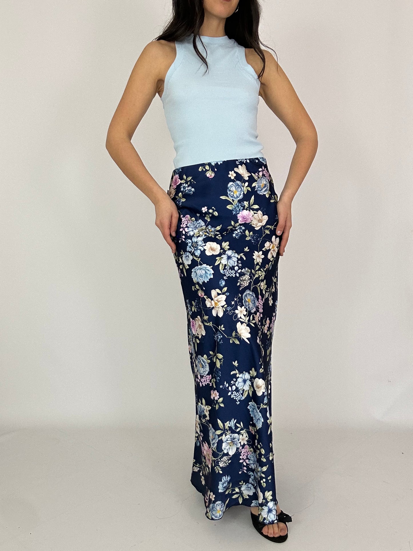 Gonna in raso con fiori- blu