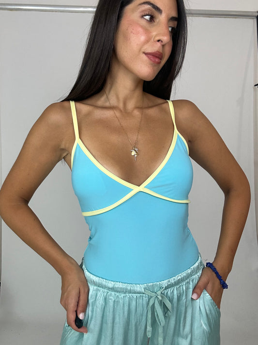 Body giallo e azzurro