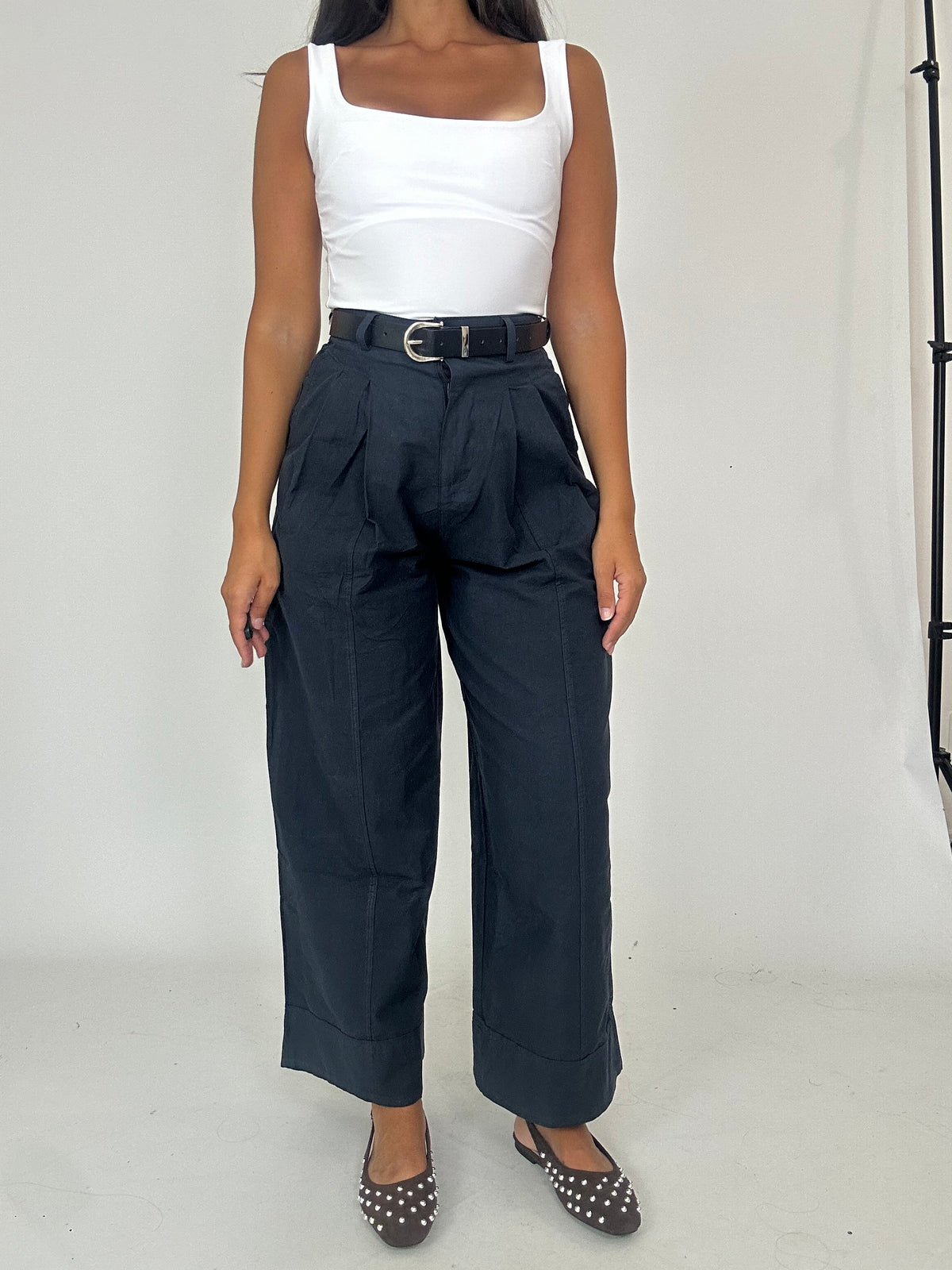 Pantalone blu con piega