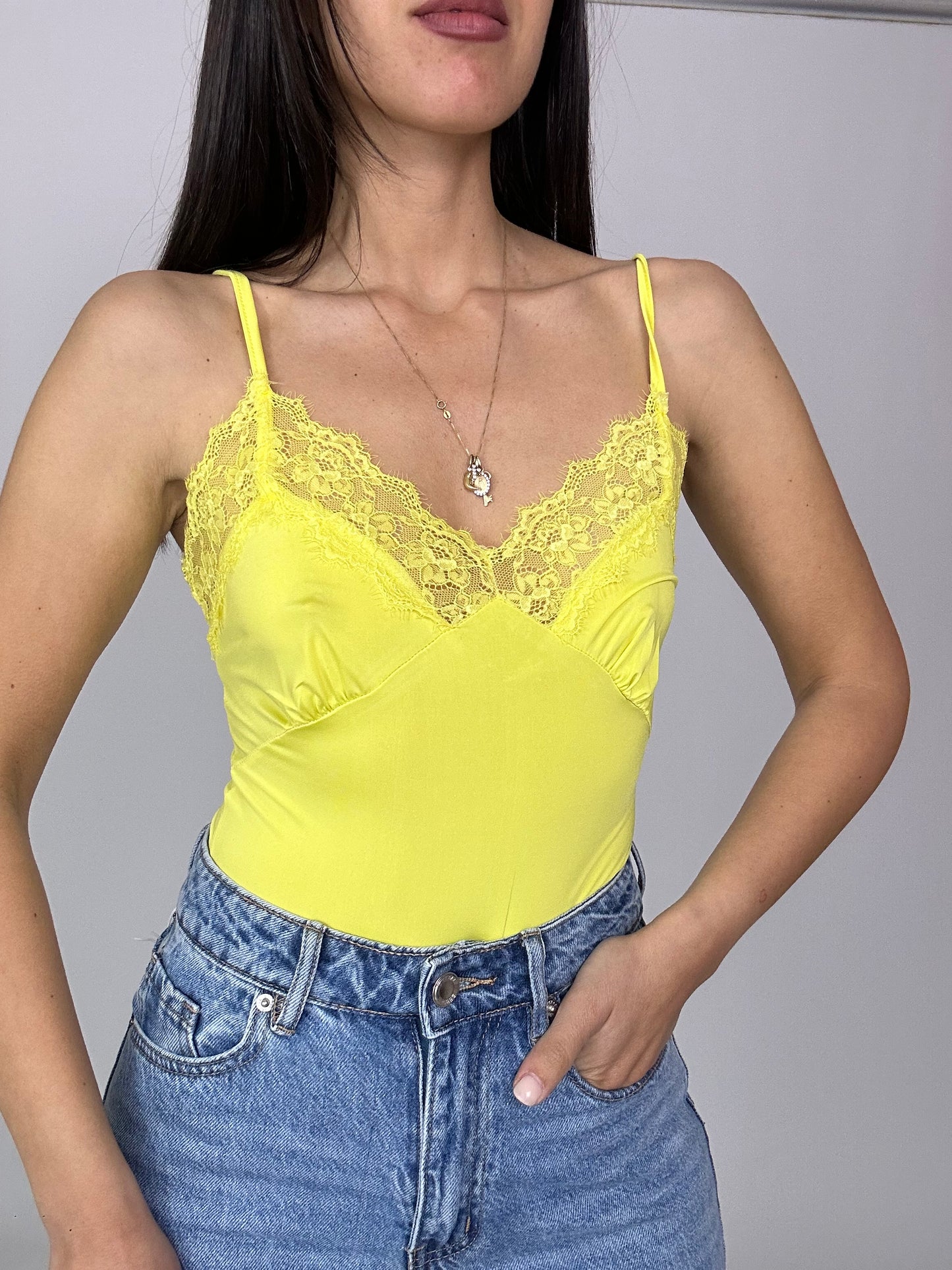 Body lumina giallo