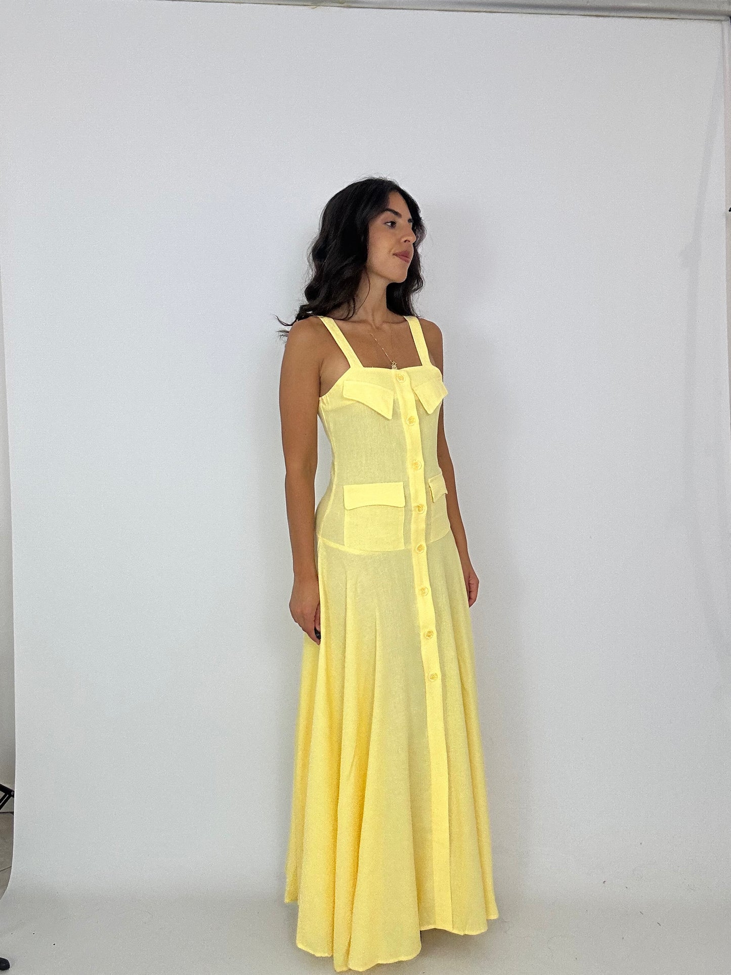 Abito giallo in cotone con bottoni
