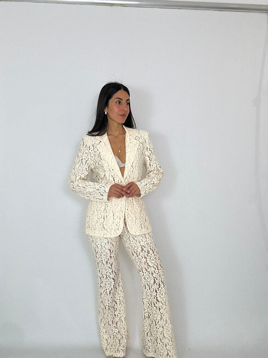 Tailleur in pizzo con fodera