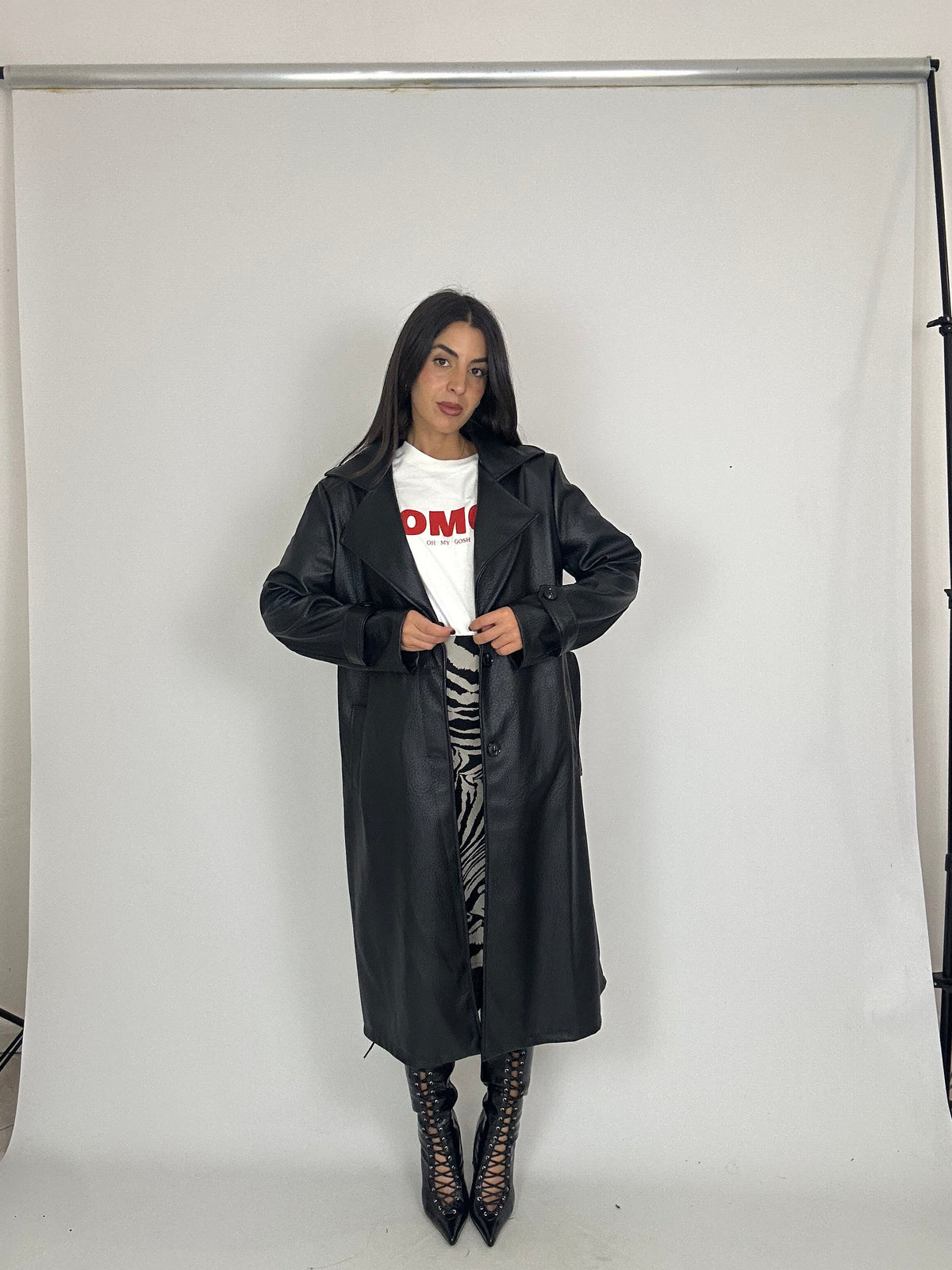Trench eco pelle nero effetto martellato