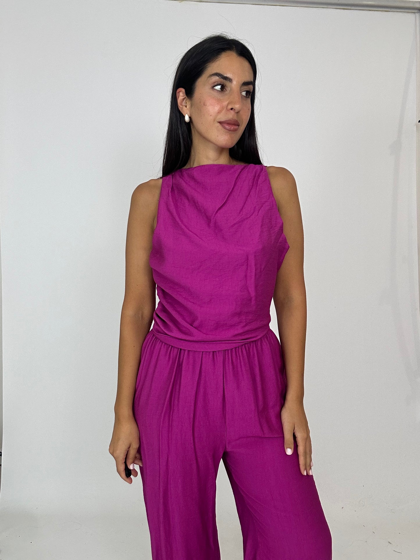 Coordinato viola scollato dietro