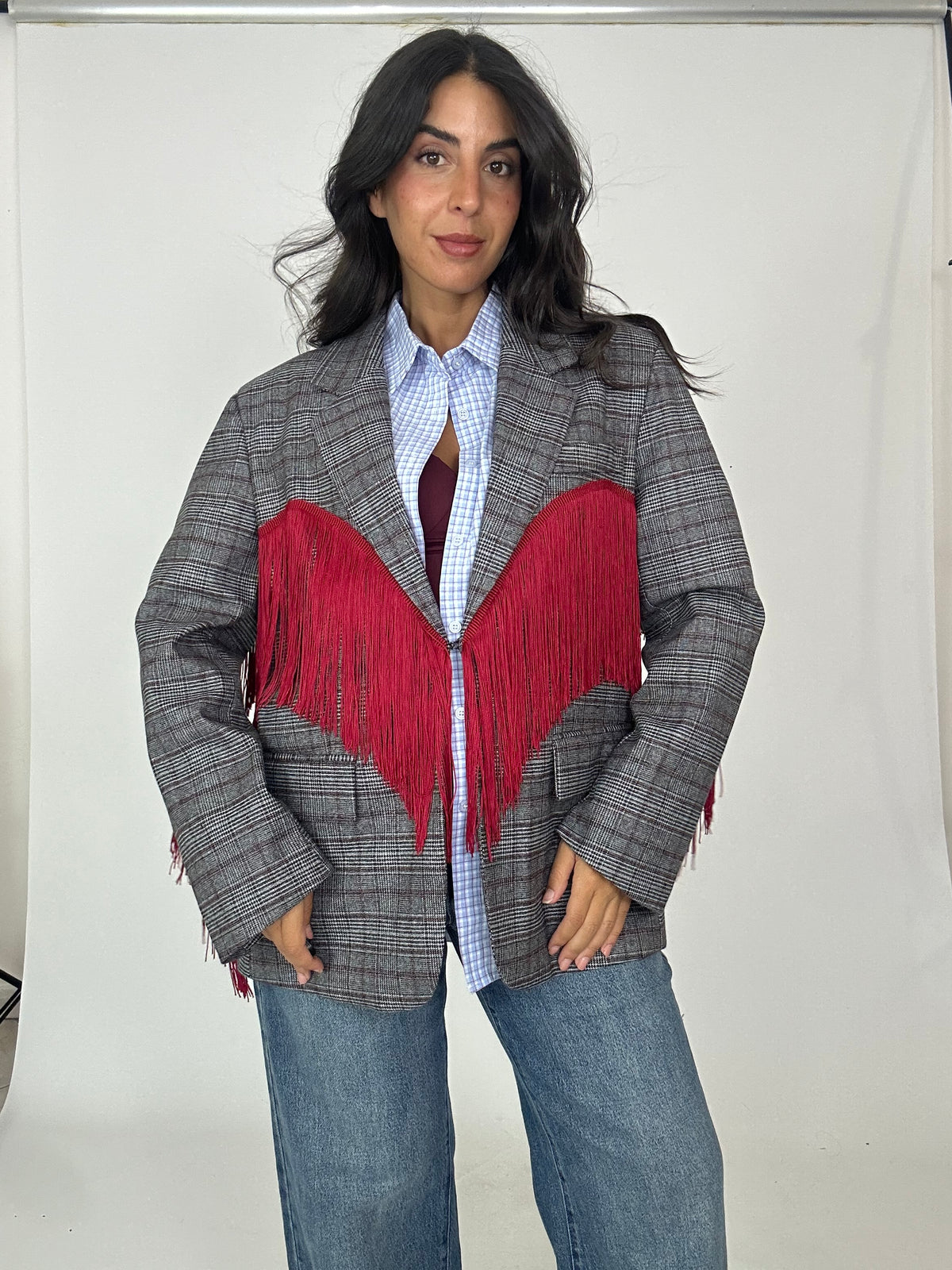 Blazer lumina con frange rosse
