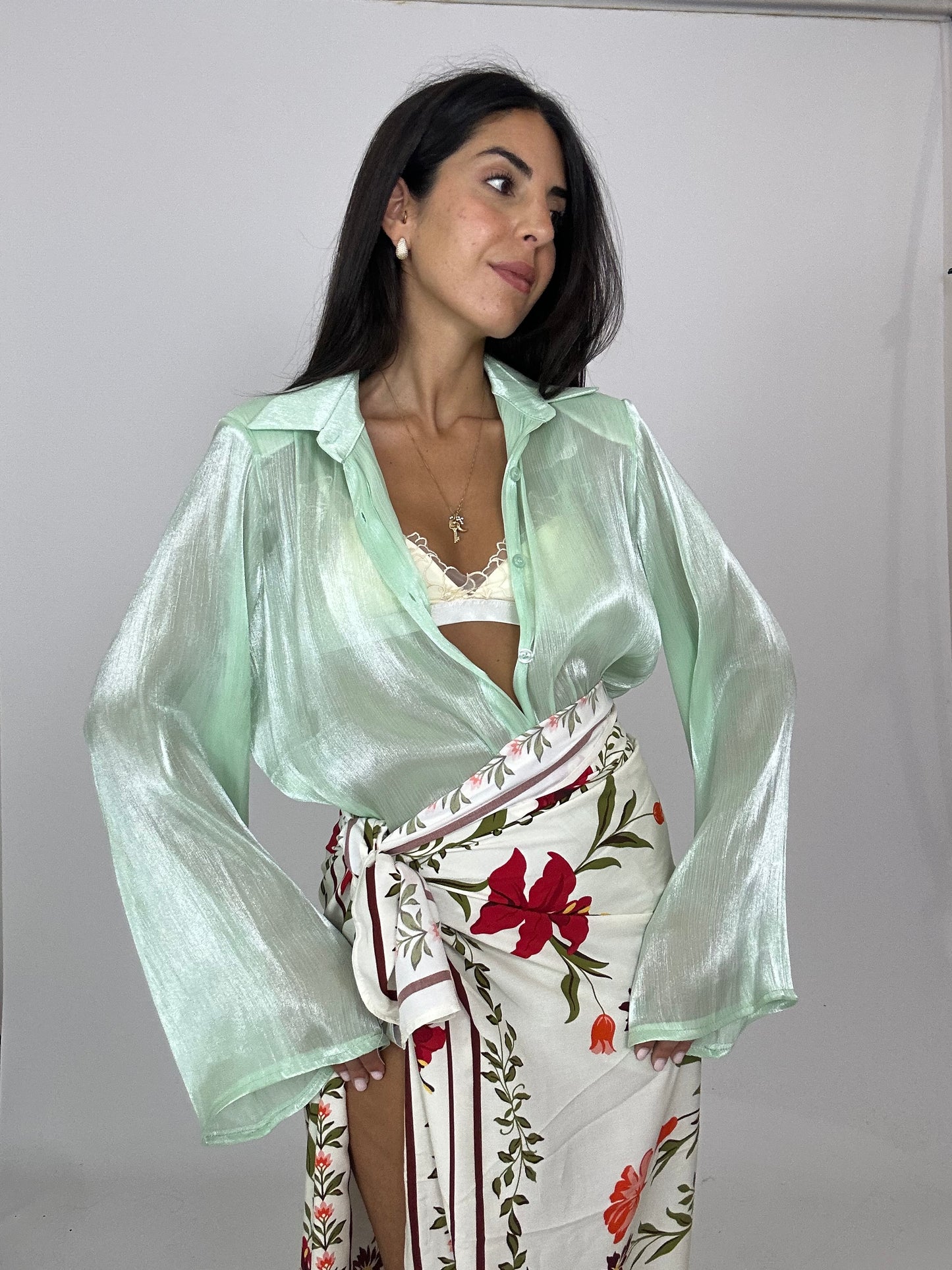 Camicia velata verde con spallina