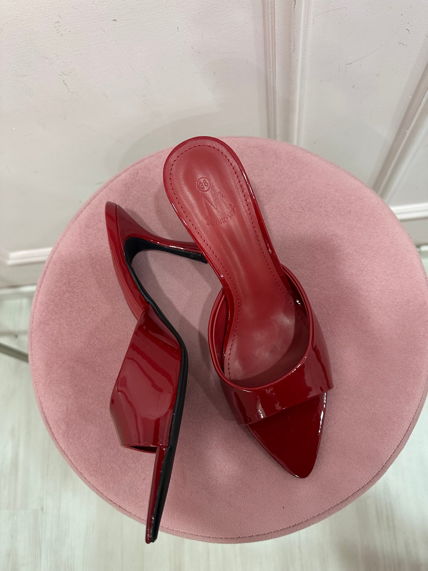 Mule con tacco in vernice - rosso