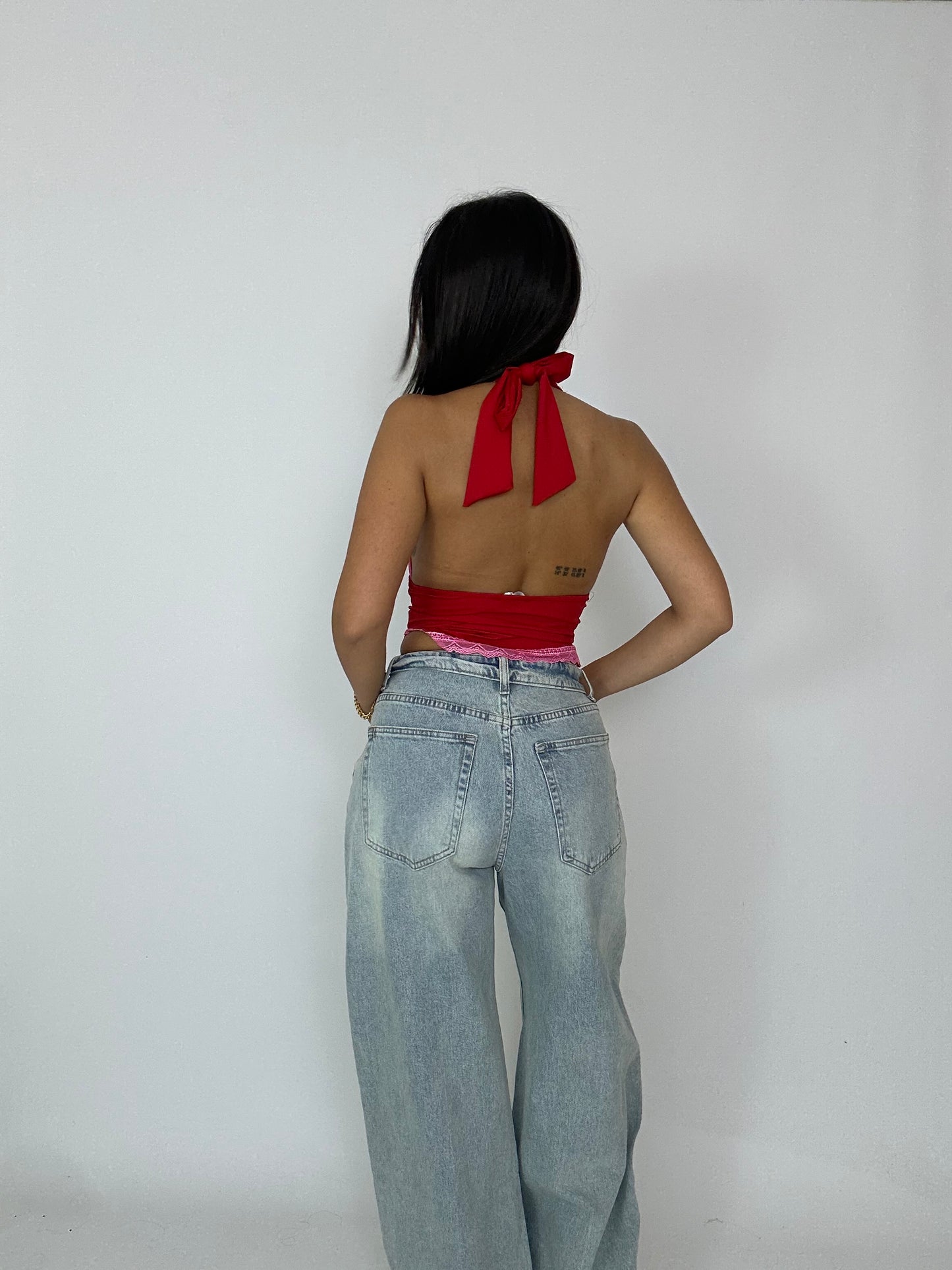 Top rosso scollato dietro