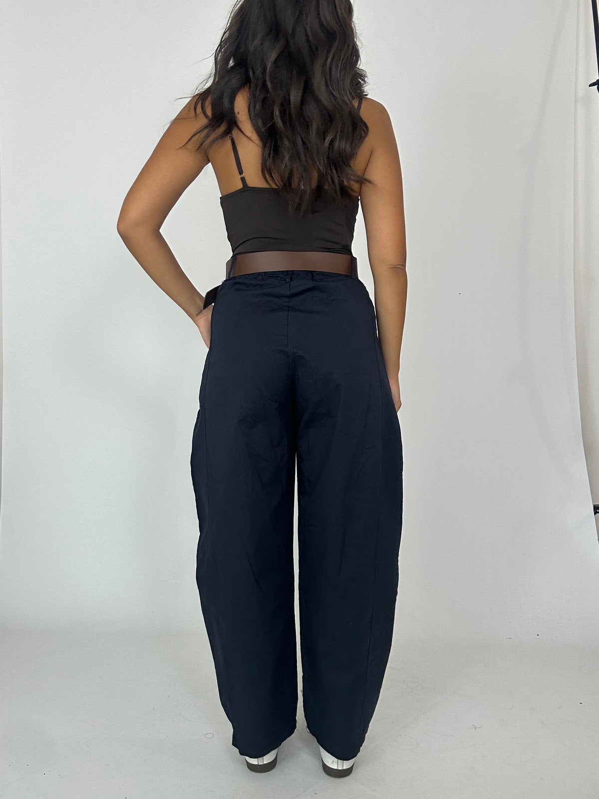 Pantalone blu gamba larga
