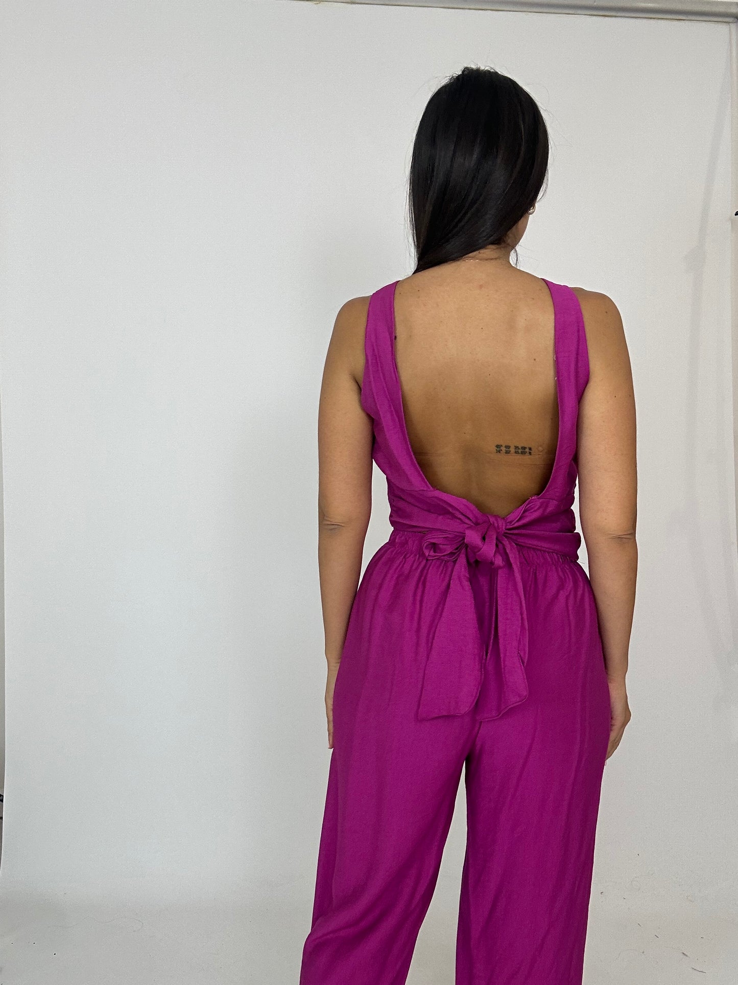 Coordinato viola scollato dietro