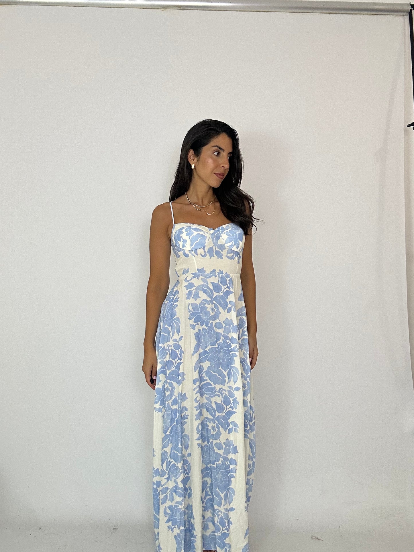 Abito bianco e azzurro in cotone leggero