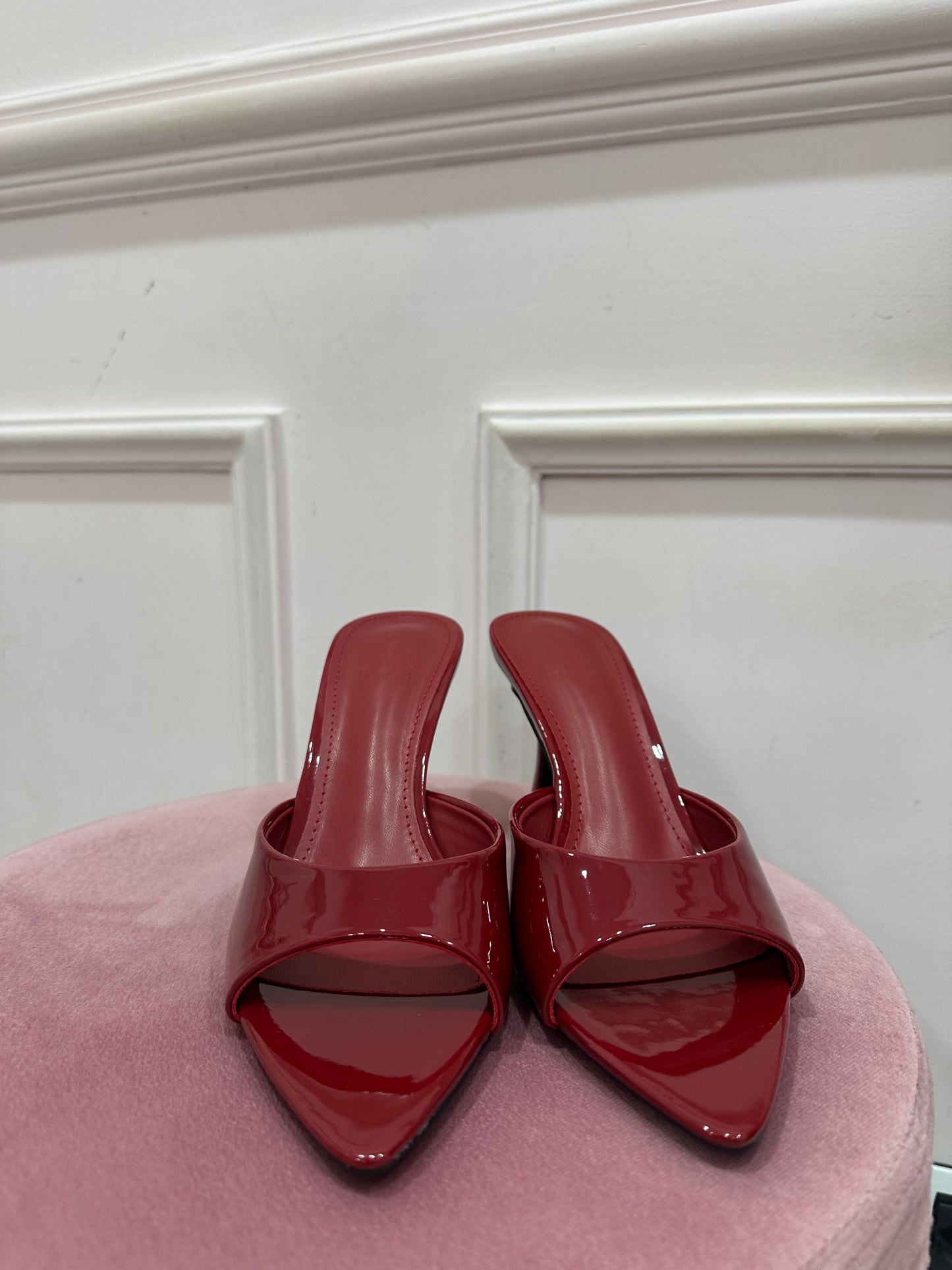 Mule con tacco in vernice - rosso