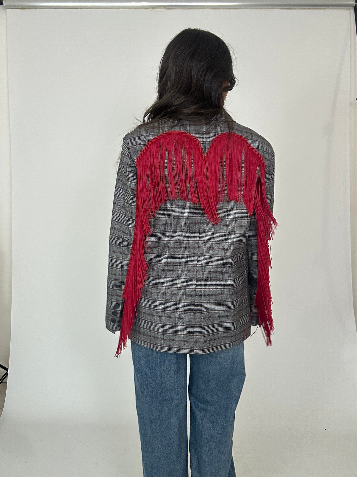 Blazer lumina con frange rosse