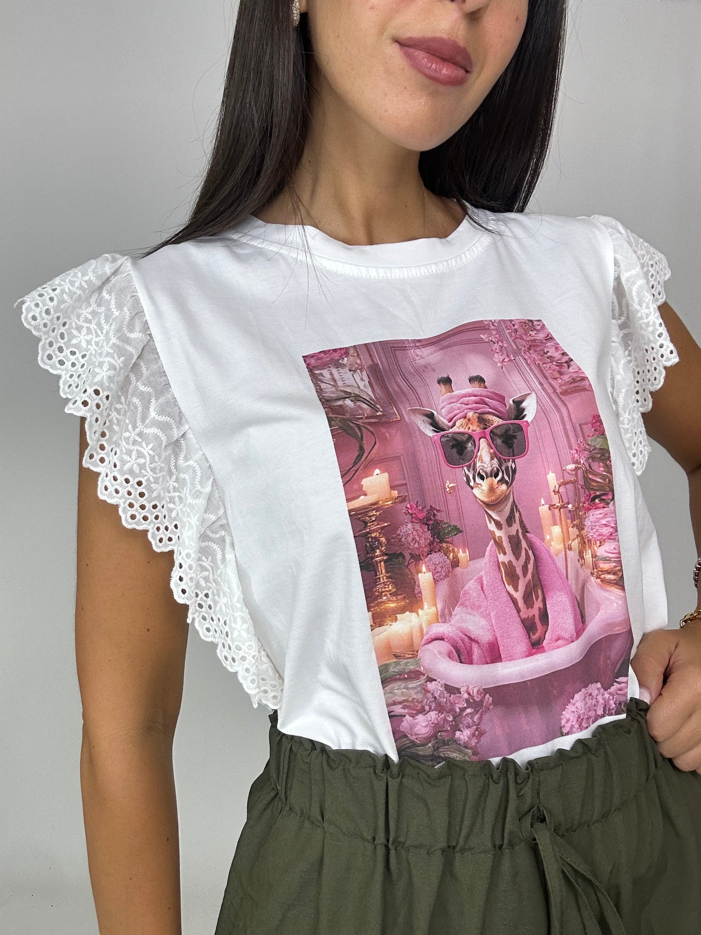 T-shirt bianca con stampa giraffa