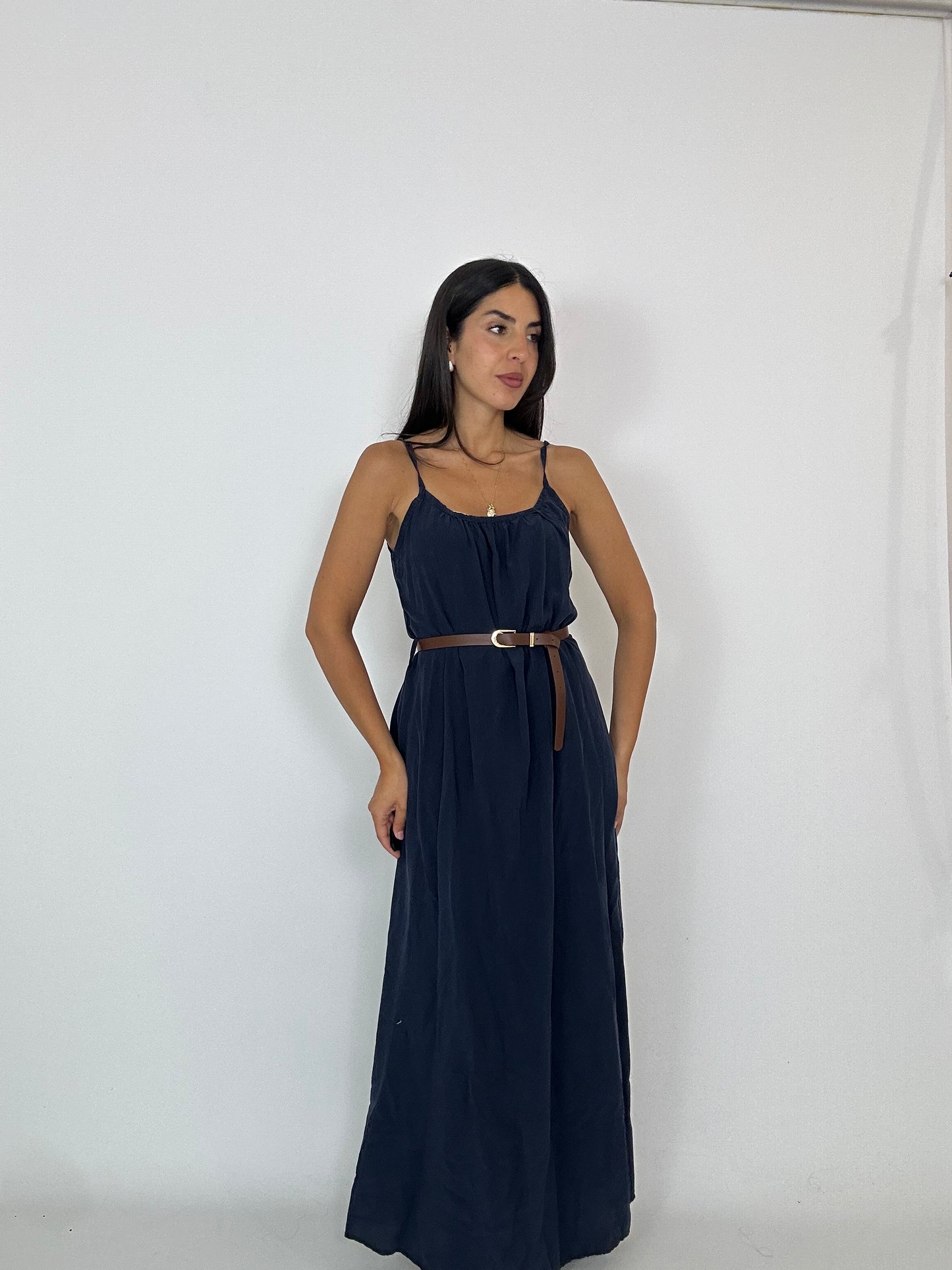 Abito morbido blu con cintura