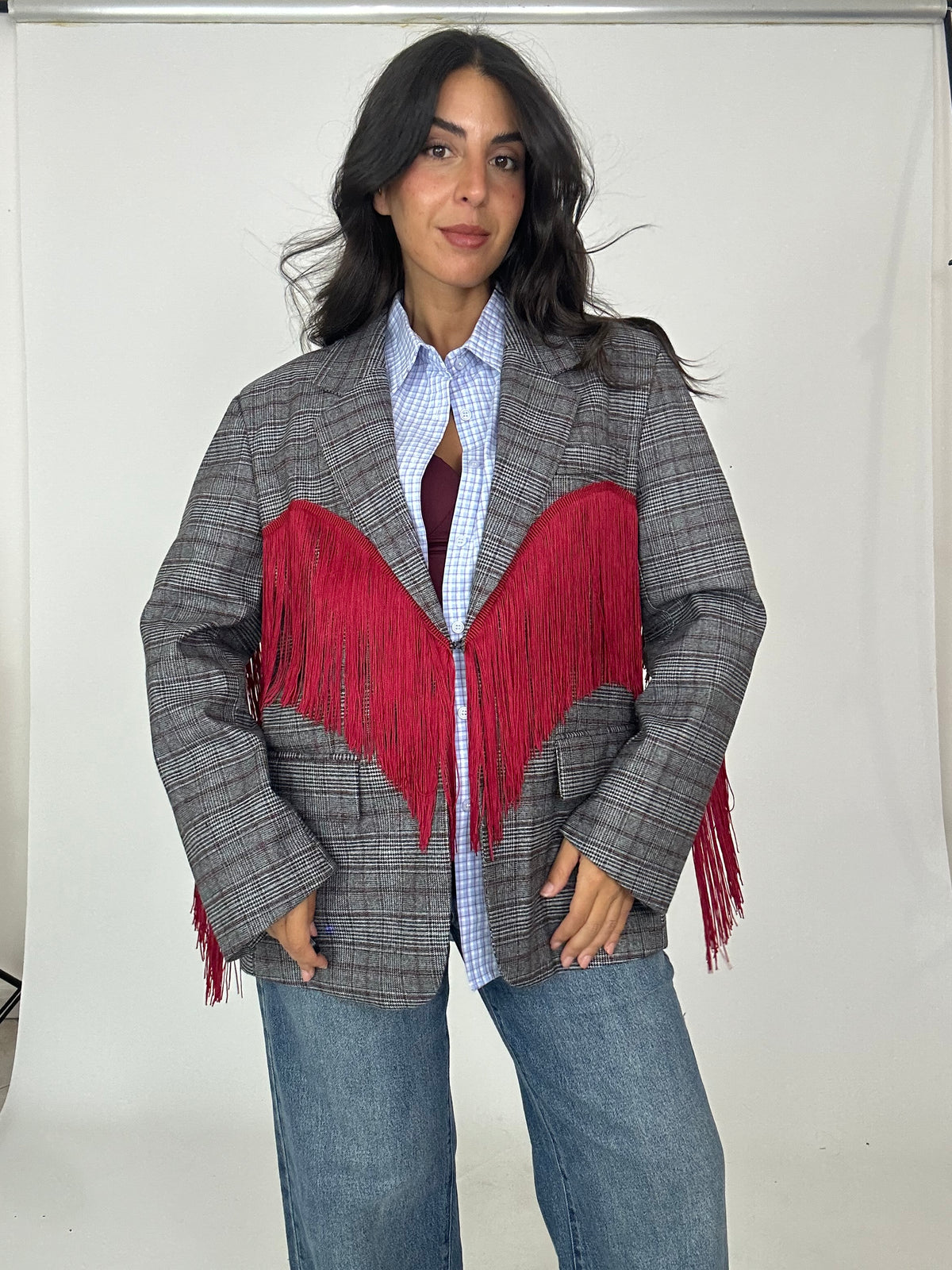 Blazer lumina con frange rosse