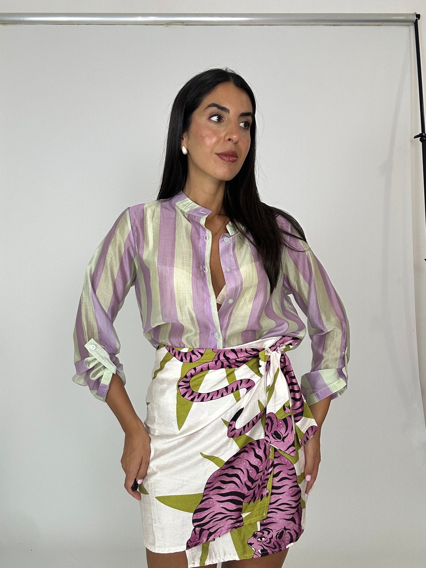 Camicia velata lilla e verde chiaro