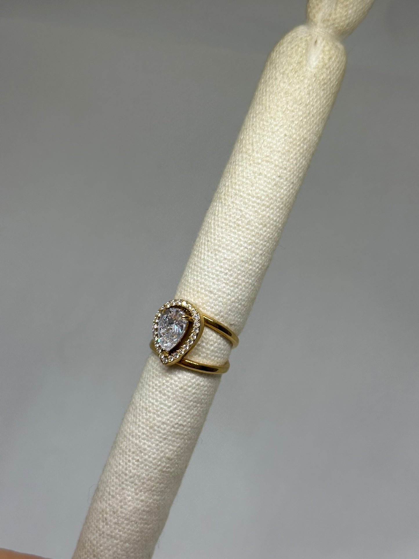 Anello pietra oro regolabile