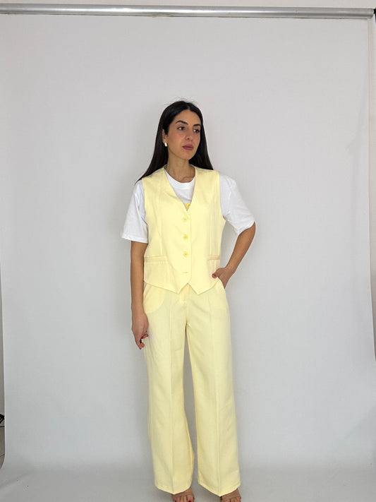 Tailleur due pezzi gialli pastello