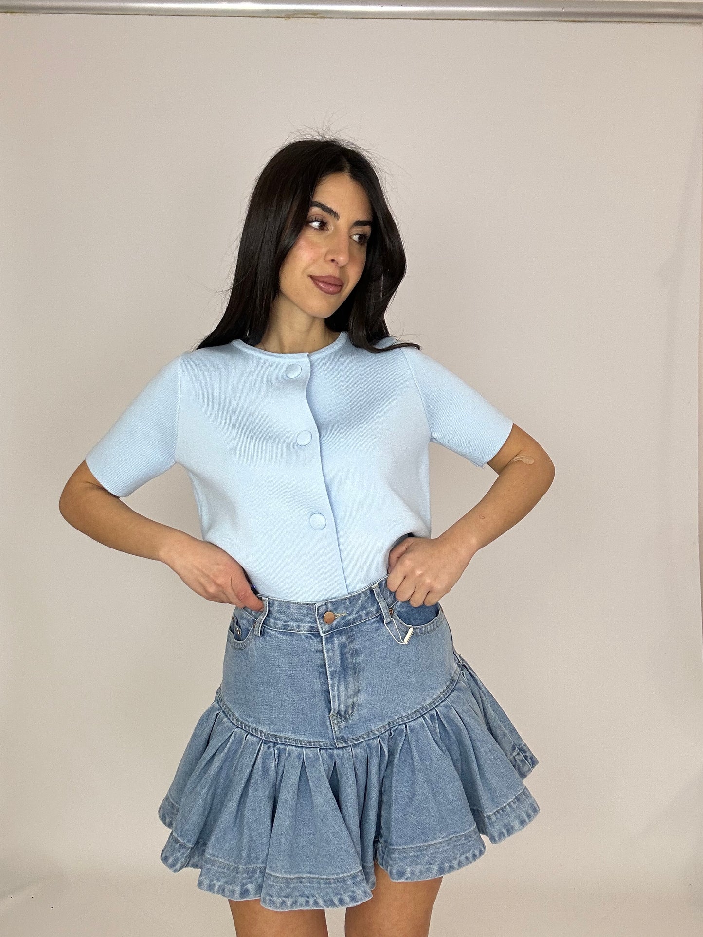 Gonna con balza in denim