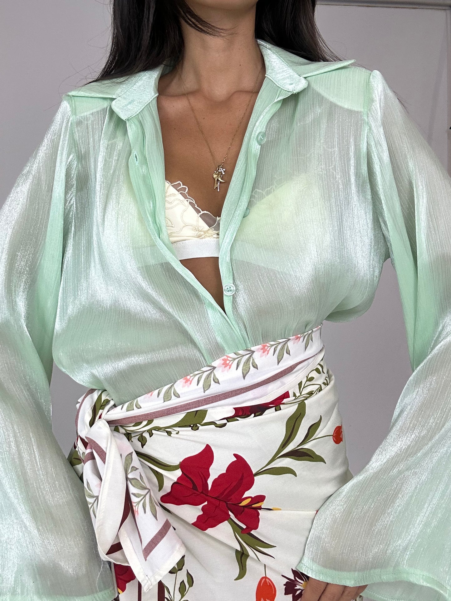 Camicia velata verde con spallina