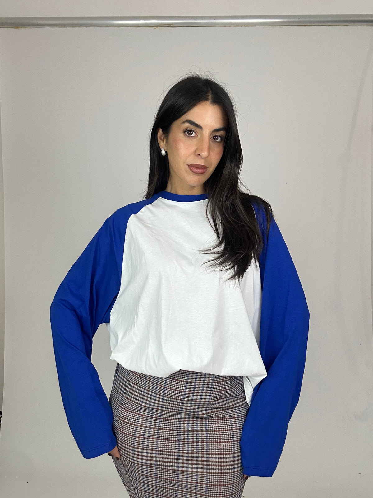 Maglia blu bianca lumina