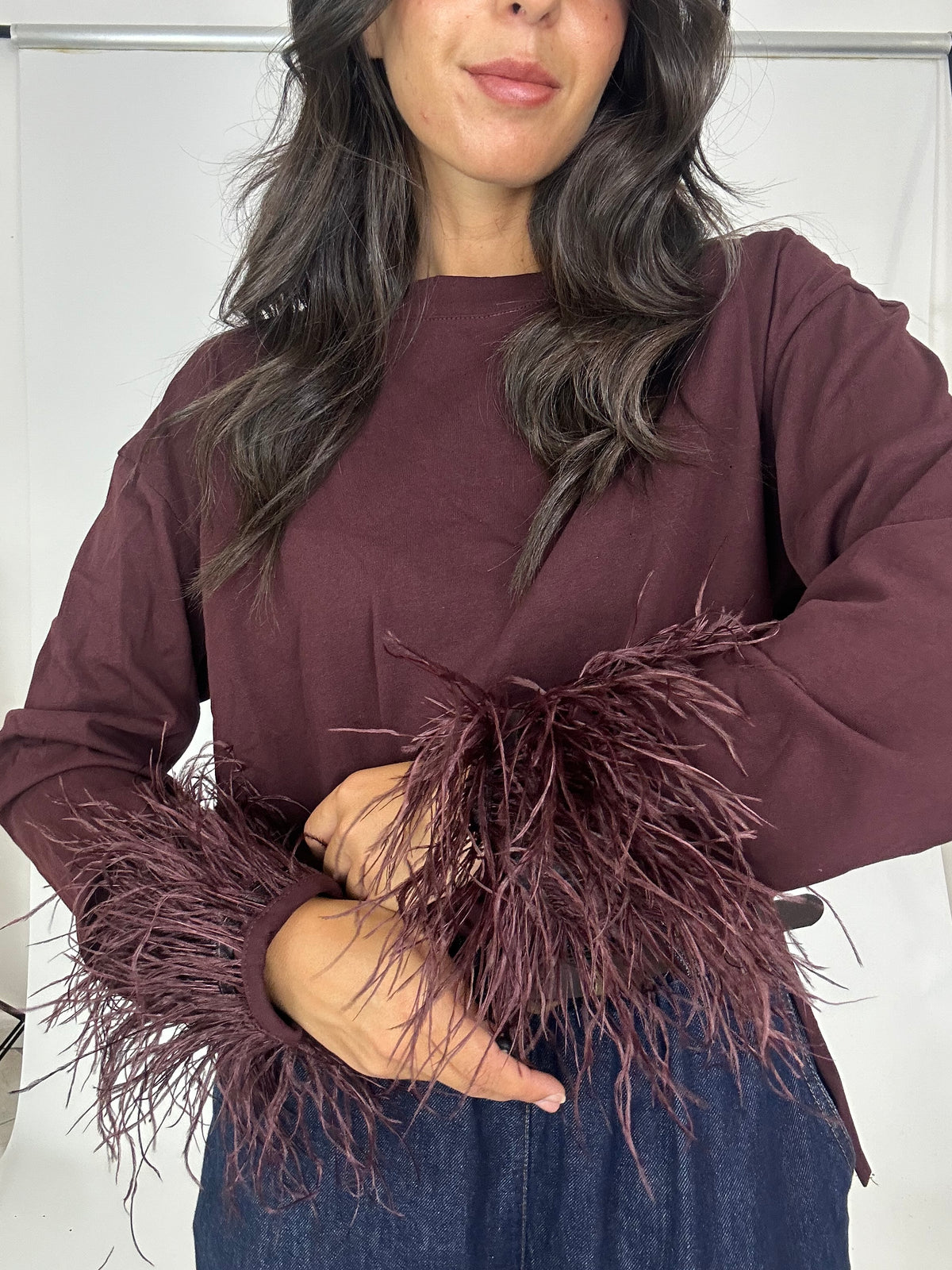 Maglia vinaccio con piume