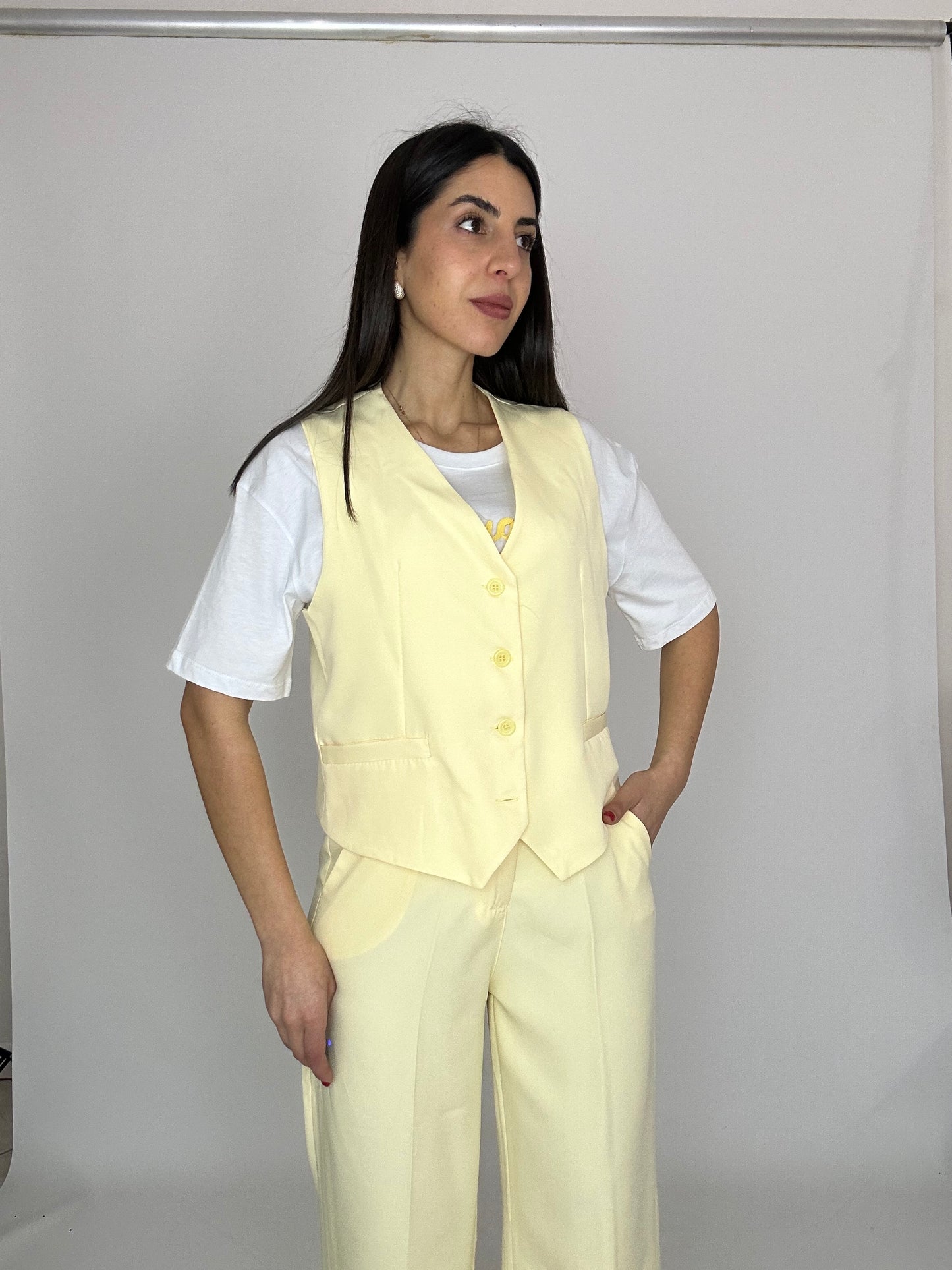 Tailleur due pezzi gialli pastello