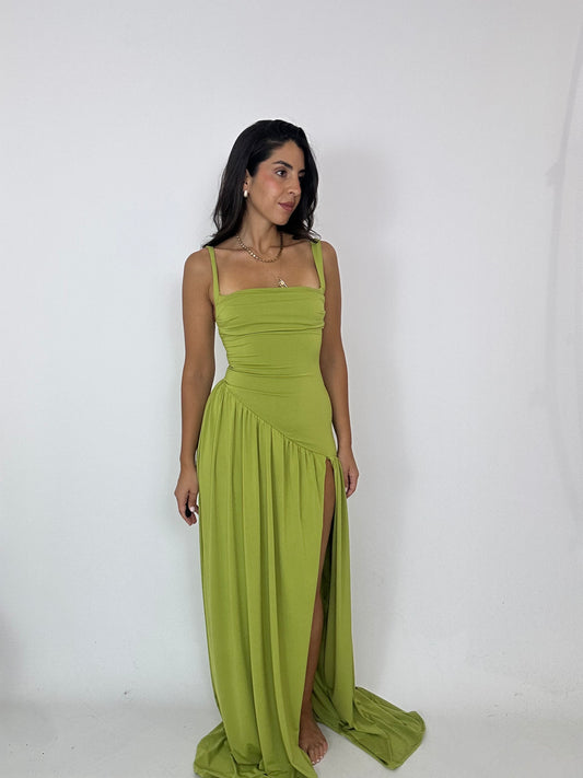 Abito verde con spacco