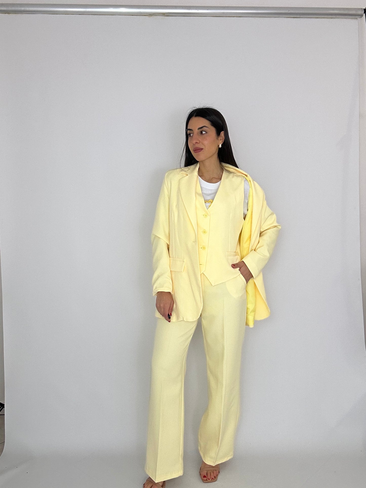 Tailleur due pezzi gialli pastello