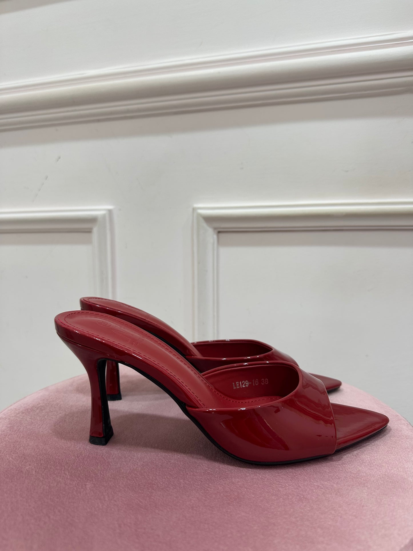 Mule con tacco in vernice - rosso