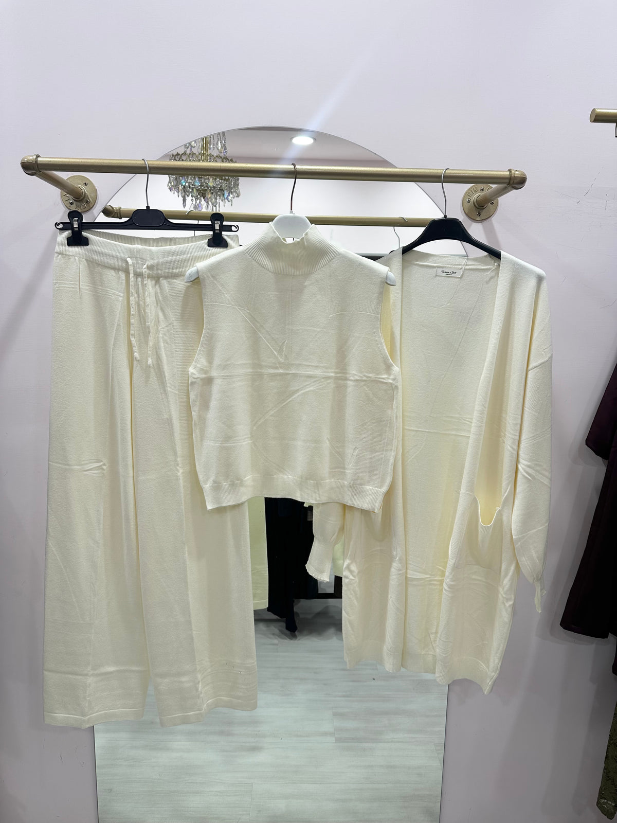 Coordinato 3 pezzi panna. Cardigan- maglia giromaniche- pantalone