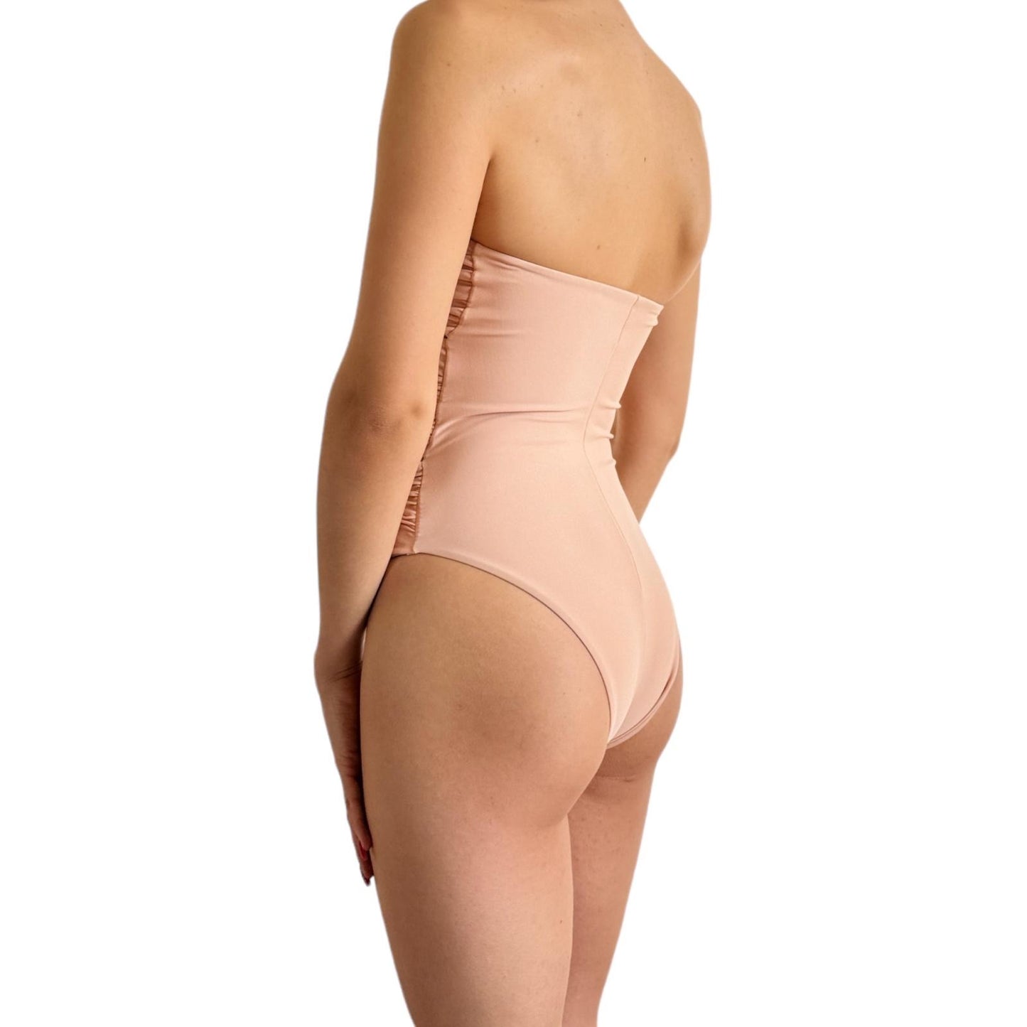 Intero con tre rose nude