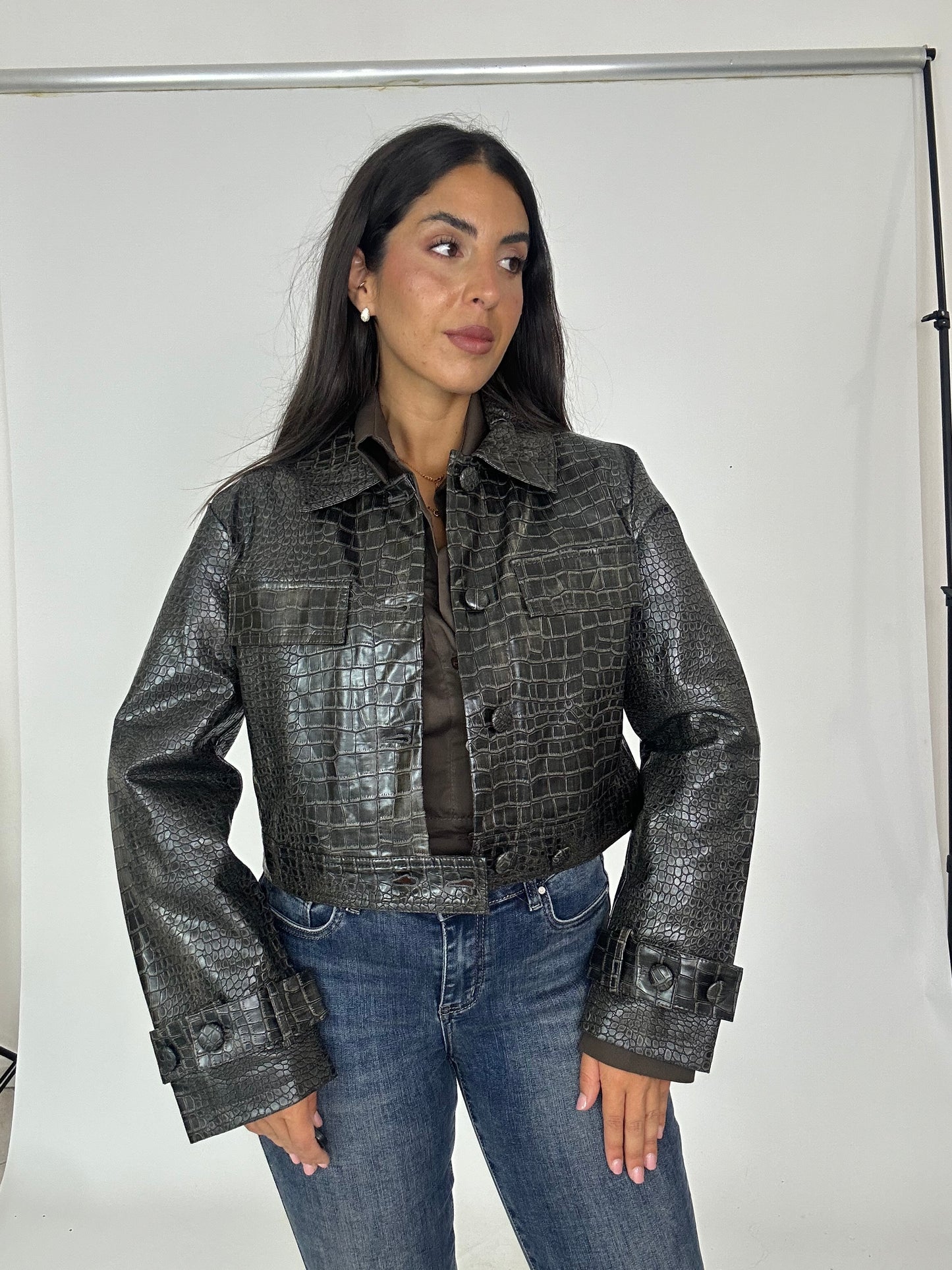 Giubbotto eco pelle crop effetto coccodrillo