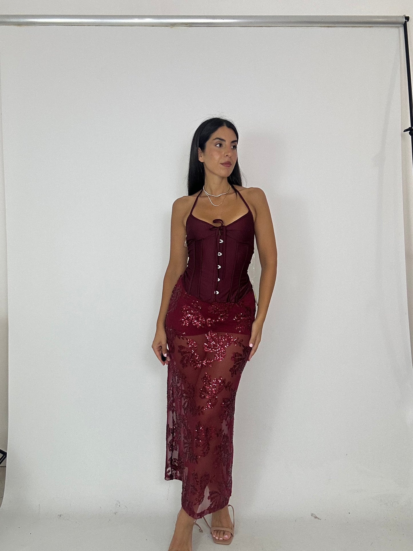 Gonna velata con culotte bordeaux