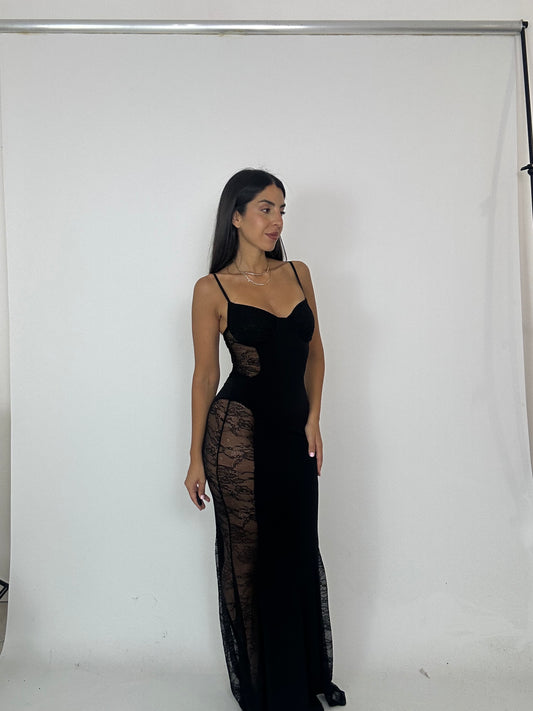 Tubino nero con pizzo nei lati