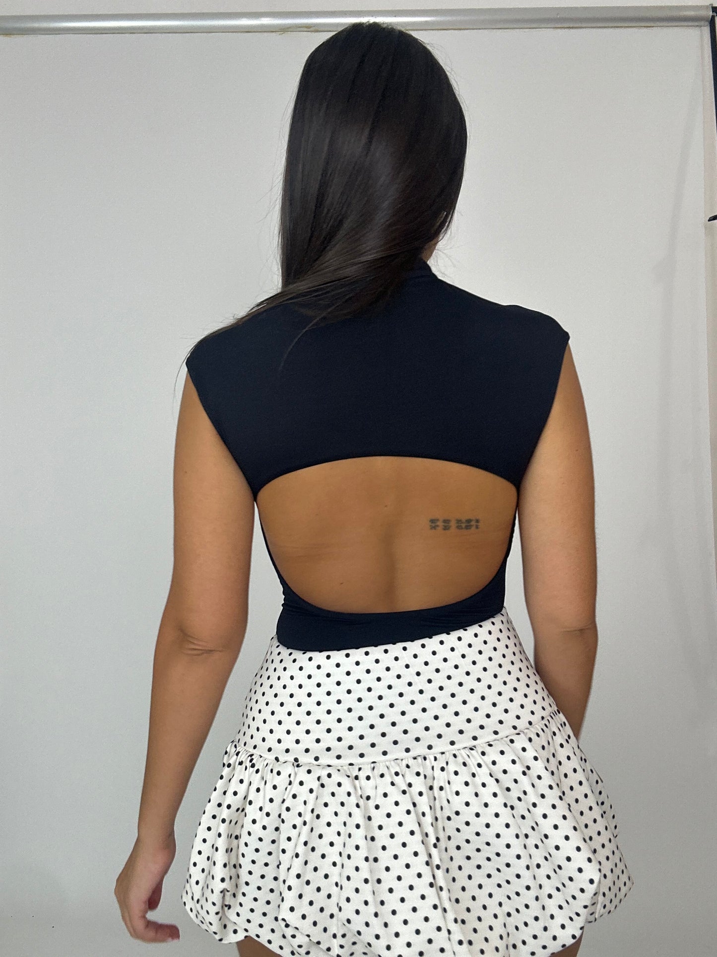 Body nero scollato sul retro