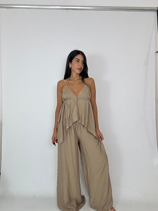 Coordinato beige con borchiette