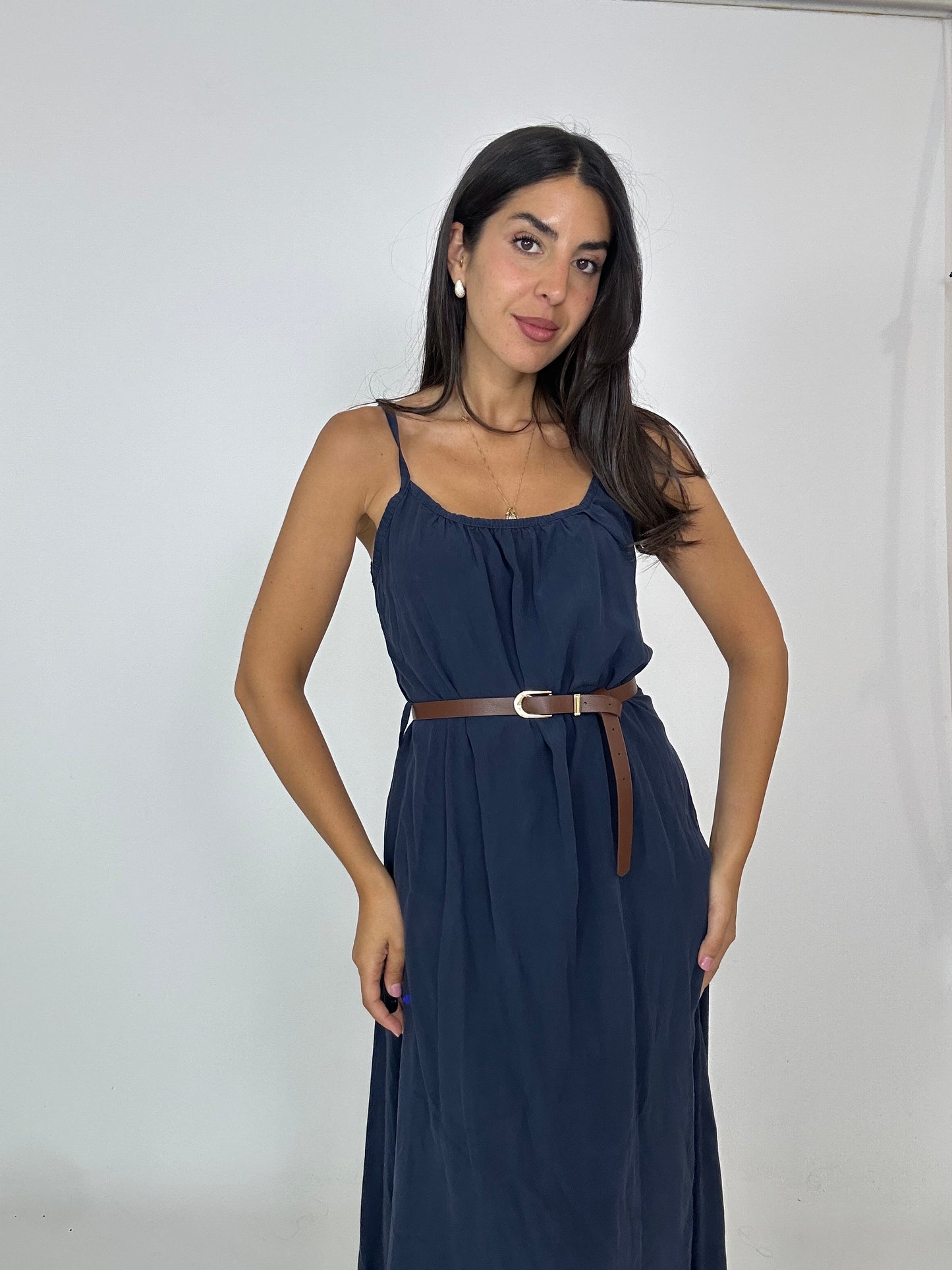 Abito morbido blu con cintura