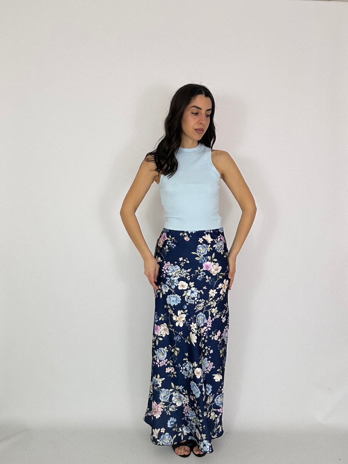Gonna in raso con fiori- blu